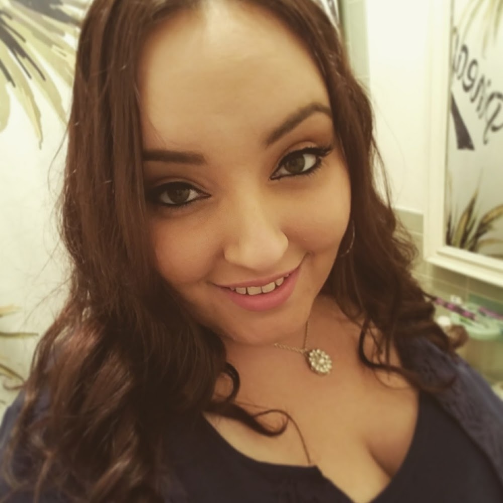 Meet your Posher, Chloe